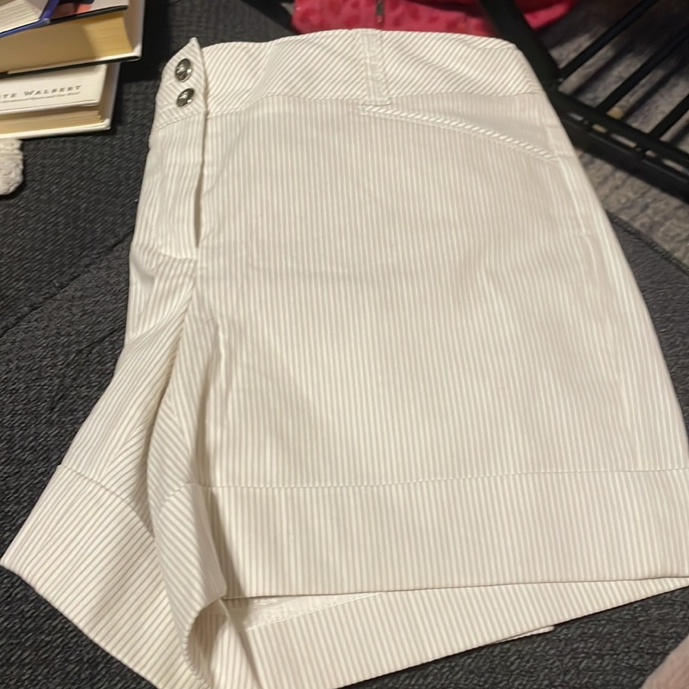 WHBM White and Grey Striped 5-in Shorts